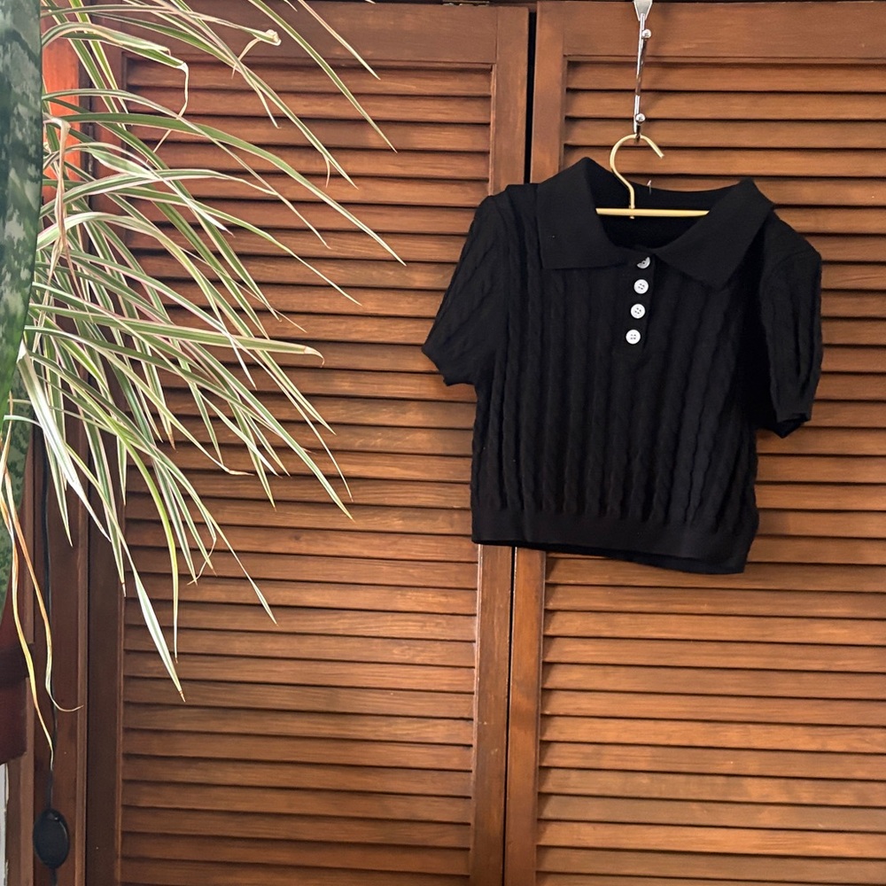 Black Short-Sleeve Knit Polo Top lg